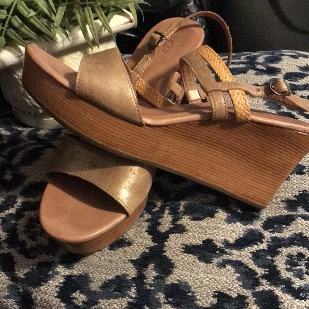UGGS Lira Mar Wedges Strappy Sandals. - Picture 5 of 7